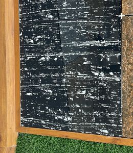 Experimente la combinación perfecta de estilo y resistencia con nuestras baldosas de porcelana de alto brillo de 600x600, con calidad de grado AAA. - Product Image 1