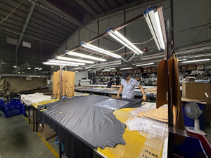 Sofá de Cuero Genuino de Estilo Moderno con Patas de Madera, Duradero, de Dos Plazas para Sala de Estar, Villa, Taller, Escuela, Parque - Product Image 5