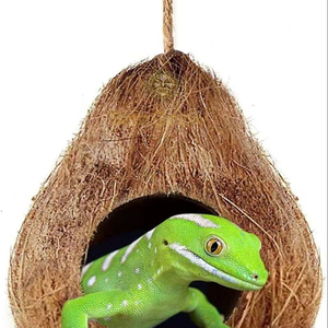 Cueva de escondite de cáscara de coco natural: reptil ecológico y refugio de mascotas pequeñas para terrarios y parques infantiles - Product Image 1