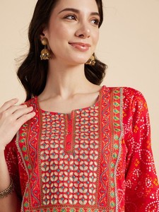 Nouvelle collection : Kurta élégante à manches longues en coton 100% avec imprimé Bandhani et broderies, style Salwar, idéale pour les fêtes, tenue indienne. - Product Image 5
