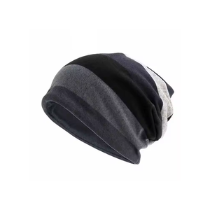 Bonnet tricoté en acrylique unisexe d'hiver de haute qualité, vente en gros de logo personnalisé de couleurs unies pour la plage et les voyages - Product Image 1