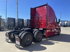 Camion Freightliner Cascadia Conventional Sleeper d'occasion 2021, moteur diesel, caméra arrière 360°, capacité 41-50t, Euro 5, automatique - Product Image 6