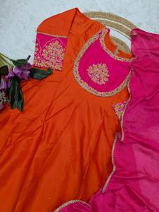 Robe Anarkali / Salwar Suit Kurti de style actrice de série télévisée pour femmes musulmanes, à prix raisonnable, pour porter pendant l'Aïd et le mois de Ramadan. - Product Image 5