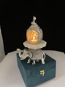 Éléphant en argent plaqué avec porte-bougie et boîte cadeau élégante - Product Image 4