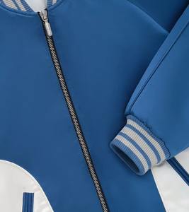 Chaquetas Varsity Personalizadas de Alta Calidad con Bordado y Parches, con Cremallera Doble para Hombre - Product Image 6