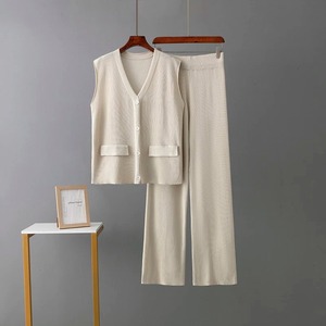 ชุดวอร์มฤดูร้อนสำหรับผู้หญิง ดีไซน์หรูหรา คอทรงโอ ตัดสีเสื้อแขนสั้น กางเกงขายาวทรงกระบอกเอวกลาง ผ้าถัก แห้งเร็ว - Product Image 3