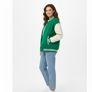 Veste universitaire imprimée sur mesure pour femmes Fournisseur d'usine OEM Vente en gros Vêtements d'extérieur décontractés de style baseball Streetwear Fashion Cotton - Product Image 3