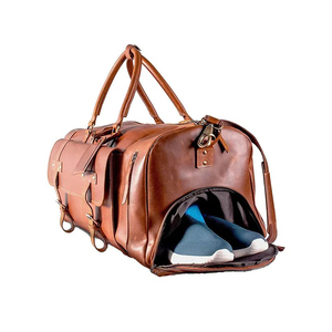 Sac de voyage en cuir vintage de qualité supérieure, taille cabine, unisexe, en vente - Product Image 1