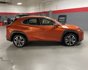 Lexus UX 200 SUV 2022 Usado, Negro, Tracción Delantera, Volante a la Derecha/Izquierda - Product Image 6