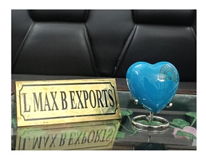 Urna con forma de corazón de metal personalizada de la mejor calidad, bellamente hecha a mano con soporte para cenizas y suministros funerarios para exportación - Product Image 5