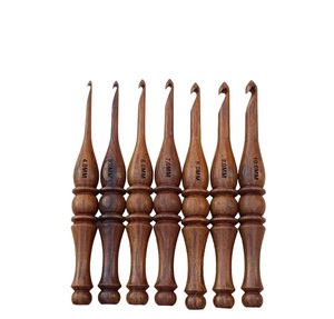 Juego de 7 ganchos de ganchillo de Madera hechos a mano para tejer a ganchillo, hilo artesanal, todos los ganchos grabados con el mejor regalo para ella - Product Image 3