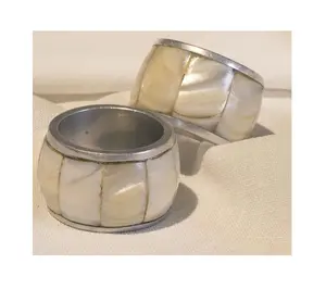 Nacre avec porte-serviettes de mariage en aluminium design luxueux rond de serviette personnalisé au prix de gros - Product Image 1