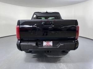 Toyota Tundra TRD Pro HV 4x4 2025, Camioneta CrewMax de 4 Puertas, Cabina SB - Product Image 4