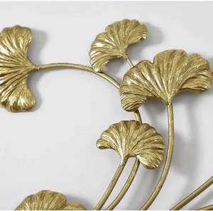 Moderno y abstracto arte de pared de metal hecho a mano, perfecto para una decoración de pared interior única. - Product Image 1