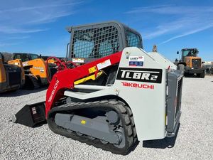 รถตักล้อยางขนาดเล็ก Takeuchi TL8R2 รุ่นใหม่ ปี 2024 พร้อมห้องโดยสาร ระบบปรับอากาศ ระบบควบคุมแบบ Pilot คัปปล์ไฮดรอลิกแบบ Standard Flow และบุ้งกี๋ - Product Image 4