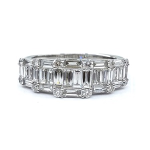 Bague de fiançailles tendance pour femme en or blanc 18 carats haut de gamme avec diamants naturels taille baguette sertis pavé - Product Image 1