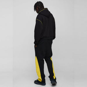 Ensemble de survêtement pour homme noir et jaune avec coutures contrastées sur les côtés, veste à capuche entièrement zippée et pantalon de jogging à jambe droite, vêtements de sport - Product Image 4