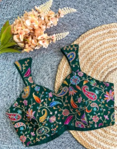 Blusa con bordado de zari y lentejuelas con estampado en posición Blusa con diseño de espalda abierta con detalle de huk Cuello en V de estilo moderno - Product Image 1