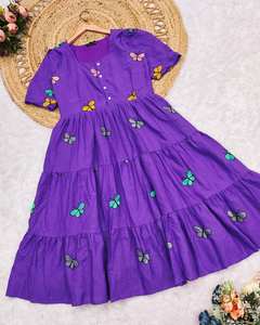 Robe de créateur une pièce violette à imprimé floral en coton et soie doux pour les fêtes de mariage vêtements indiens et pakistanais - Product Image 2