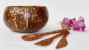 Bol en coque de noix de coco naturelle, écologique, fait à la main, réutilisable, durable, pour servir des aliments et décorer la maison - Product Image 3