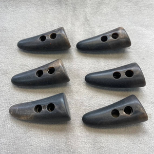 Bouton ovale en corne de buffle fait main, nouveau style, 2 trous, poli, pour vêtements et artisanat, vente chaude, manteau par Tradebit - Product Image 3
