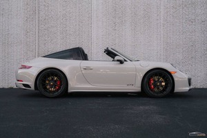 Porsche 911 de 2018, légèrement utilisée, construite avec soin - Product Image 6