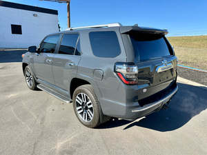 Toyota 4Runner Limited 4WD 2024 Usada en Buen Estado, Sin Accidentes, Volante a la Izquierda/Derecha - Product Image 3