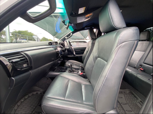 Voiture d'occasion de qualité à prix abordable, Toyota Hilux 2.8 GD-6 Leg-end 50 4x4 automatique double cabine 2020, conduite à droite - Product Image 4