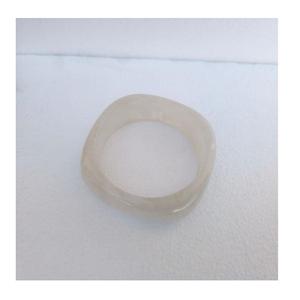 Brazaletes de Resina Blanca de Alta Calidad con Pigmentos que No se Destiñen y Superficie Brillante para Eventos Festivos y Uso Diario, de la India - Product Image 1