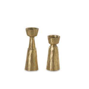 Candelabros de metal dorado de estilo antiguo con detalles barrocos ideales para diseños de interiores góticos o de temática Victoriana - Product Image 3
