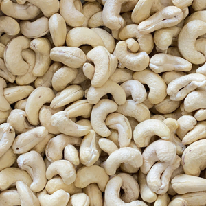 Anacardos crudos W240 directamente de fábrica con embalaje personalizado de Santigo - Product Image 1