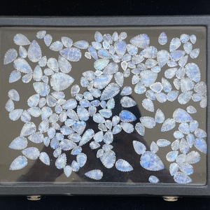 10mm 16mm Natural azul Arco Iris piedra lunar tallada forma de hoja piedras sueltas raras tallas semipreciosas hoja tamaño libre único AAA - Product Image 1