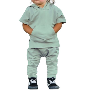 Ensemble décontracté deux pièces pour adultes personnalisé, sweat à capuche à manches courtes et pantalon de jogging, tissu polaire uni, coton doux, tenue unisexe - Product Image 1