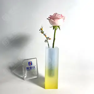 Yageli制造商定制透明彩虹色亚克力花盒Lucite Block Bud花瓶，用于家居装饰