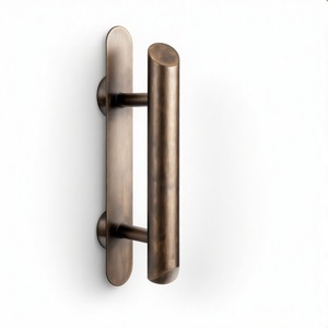 Poignée de porte AuraHold Classic, style Regal Edge, en laiton de qualité supérieure, pour portes intérieures et extérieures, quincaillerie de luxe pour designer - Product Image 2