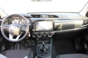 NUOVISSIMO 2025 Hilux Nero SRS 2.4L Potenza (150 CV) 4 Cilindri 4X4 2 Assi Alimentazione Diesel AWD Trasmissione Manuale Guida a Sinistra - Product Image 2