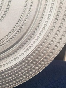 Placa de cargador redonda con borde de cuentas plateadas de diseñador para decoración de mesa de comedor, servicio de fiesta y uso de mesa de boda - Product Image 4