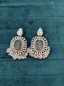 Collection de boucles d'oreilles en diamant fantaisie de luxe, dernière collection exclusive de créateurs pour femmes - Product Image 3