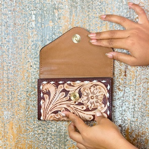 Cartera de Cuero Genuino de Primera Calidad a Bajo Precio, Estilo Vaquero Occidental, Cartera de Mujer con Diseño Floral Grabado a Mano - Product Image 2