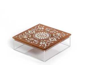 Caja de exhibición de acrílico elegante al mejor precio con cubierta de madera MOP Elegante soporte de chocolate para bodas y ocasiones especiales - Product Image 5