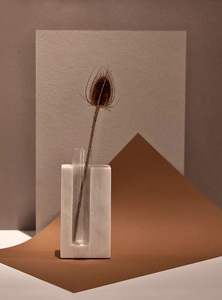 Vase à fleurs en marbre de marque privée pour la décoration artistique de la maison, avec pierre artisanale et un attrait visuel élégant - Product Image 4
