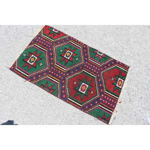 Alfombra vintage, pequeña, de 2.2x3.6 pies, alfombra Kilim roja con lunares - Product Image 4