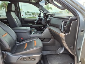 Camionetas G-M-C Si-e-rra 2500 Usadas del 2024 en Venta, con Asientos de Cuero, Cámara Trasera, Emisión Euro III, 8L - Product Image 2