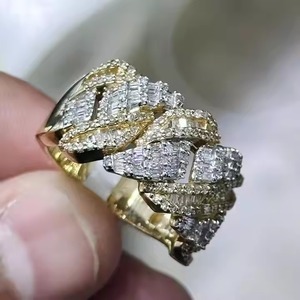 Banda de boda de enlace cubano de oro amarillo de 10 quilates para hombres Moissanite Diamond Baguette Diamonds Anillo de estilo religioso Chapado en oro - Product Image 6