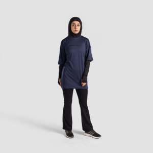Haut de sport modeste Veiled Velocity en bleu marine - Product Image 4