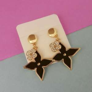 Boucles d'oreilles pendantes en émail noir pierre autrichienne Urthn Boucles d'oreilles ethniques à la mode avec style religieux pour les fêtes 1312827A - Product Image 1