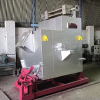 Four de fusion statique à réverbération à combustible au mazout de 5 tonnes de capacité, machine de coulée de lingots de 100 moules pour les usines de fabrication