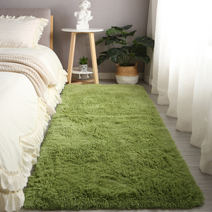 พรมขนฟูสไตล์โบฮีเมียนแบบสั่งทำพิเศษ ความหนา 5-6 มม. ผลิตจากไหมและขนสัตว์ ให้สัมผัสนุ่มฟู สีสันสดใส เหมาะสำหรับตกแต่งบ้านสไตล์ผสมผสานอย่างมีสไตล์ ด้วยเทคนิคการทอแบบ Tufted - Product Image 1