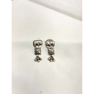 ต่างหูเงินแท้ 925 รุ่นทริดา กาจรัจ ดีไซน์ห้อยแบบกุงรูสุดเก๋ - Product Image 3