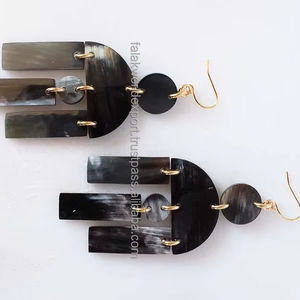 Falak World Export Pendientes de mujer de moda de la India Diseño clásico de cuerno de Búfalo con chapado en oro Estilo moderno de FWE - Product Image 4